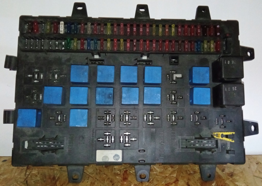 фото №1, Коробка запобіжників renault magnum