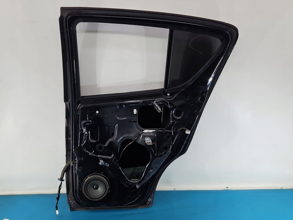 Дверь задняя правое  задняя suzuki splash с Разборки