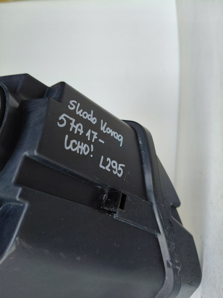 фото №8, Лампа правая фара skoda karoq 57a 17-