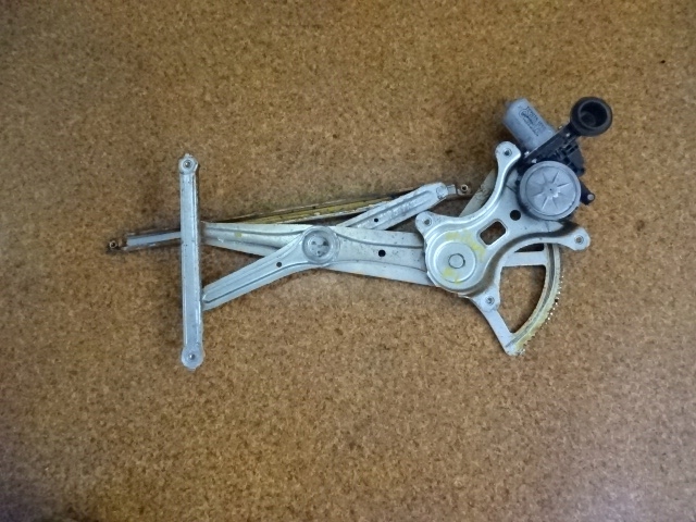 фото №1, Toyota hilux 12r подъемник стекло перед левый