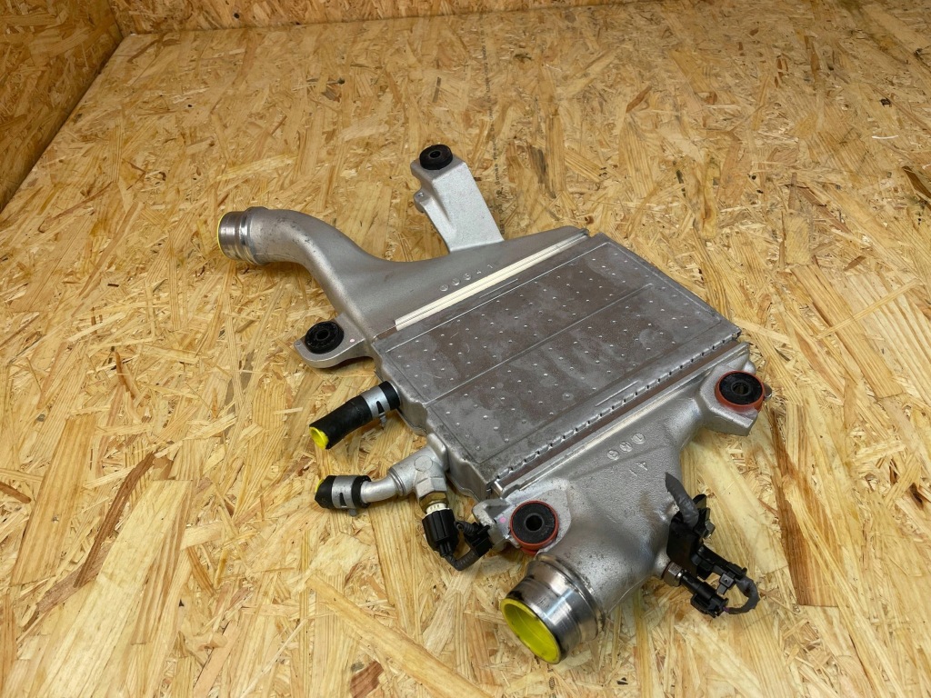 Радіатор повітря інтеркулер toyota hilux viii 2.4d рестайлінг  2020- Зі Шроту