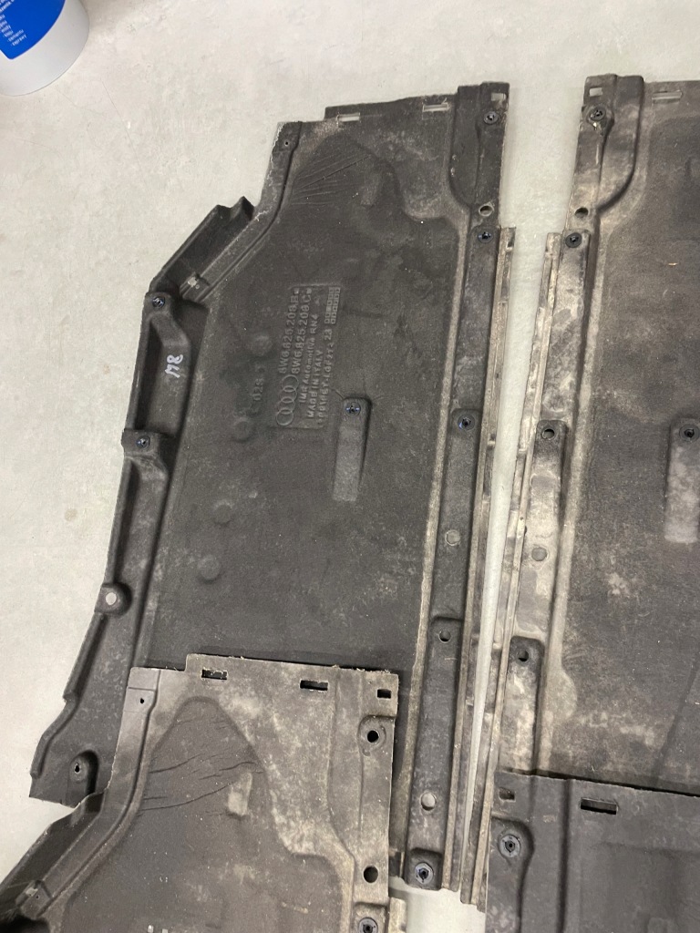 Накладка плита подвеска левая правая a5 8w оригинал Цена