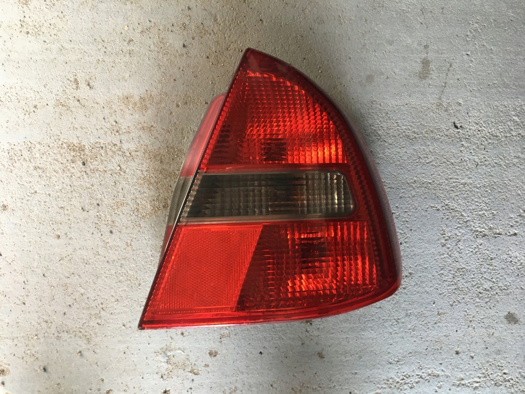фото №1, Mitsubishi carisma лампа правий задня !