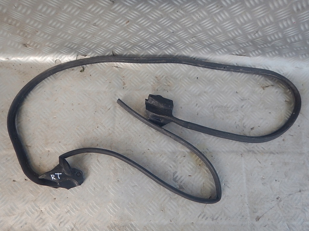 фото №1, Subaru forester ii 06- правая прокладка дверь задняя