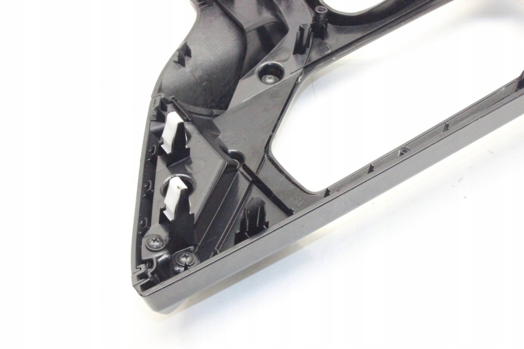 фото №8, Рамка середня панель приладів hyundai i40 cw vf 846513z000 1.7l дизель 85kw 2012