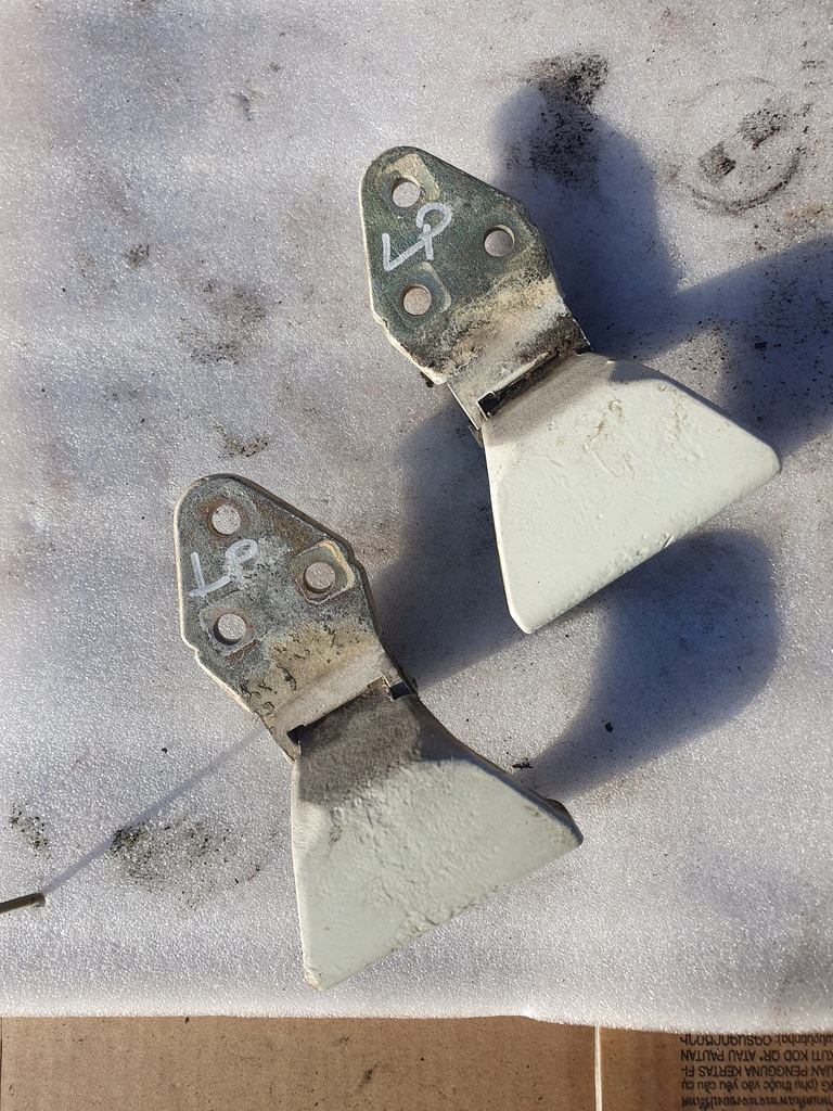 фото №1, Петля дверь левый перед петли iveco daily iii unijet16v 29l10hpi 2002r