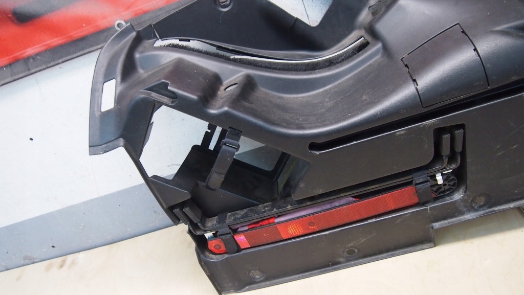 фото №1, Mercedes slk r170 обшивка багажника левый