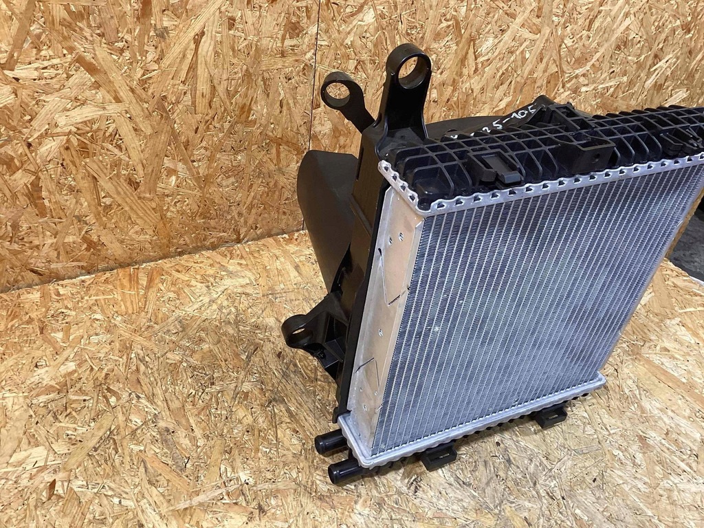 фото №6, Porsche taycan 9j1 2007 перед сторона левая радиатор комплектная