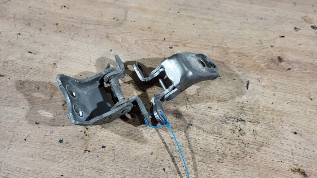 Петли дверь правый перед комплект honda civic viii 8 ufo hb 5d nh701m с Разборки