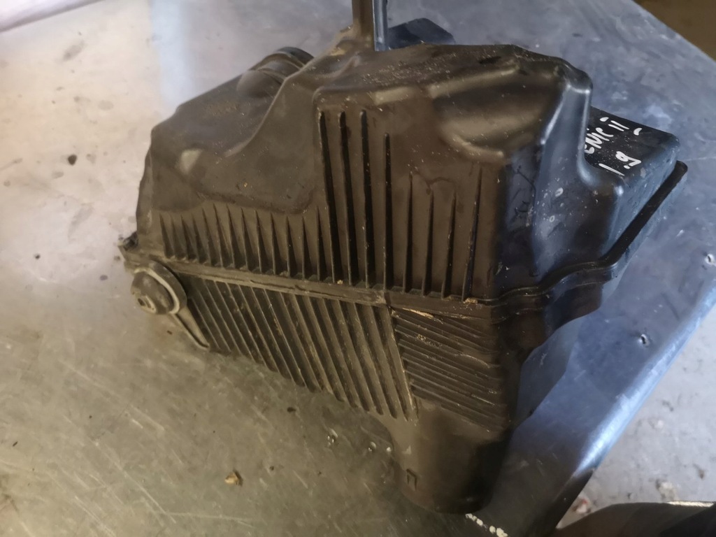 фото №1, Корпус фильтра воздуха scenic ii 1.9 dci 8200545280