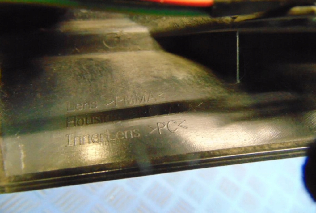 фото №6, Daihatsu sirion лампа задняя правая