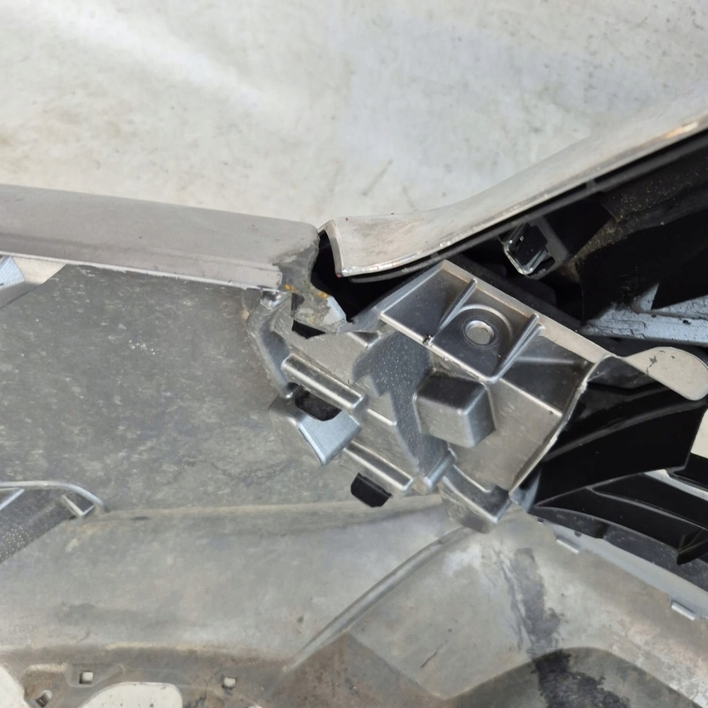 фото №11, Toyota hilux viii 8 lift 20- бампер перед передний решётка радиатора 52119-0kk50