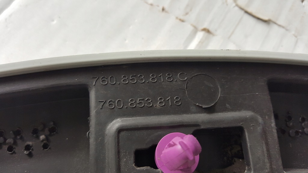 фото №16, Молдинг крыла правый задняя vw touareg 3 760853818c