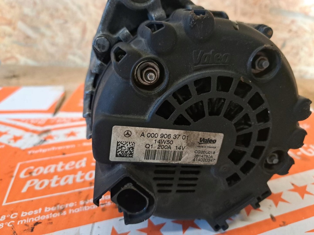 Mercedes w205 1,6 cdi генератор 0009063701 626 в Україні