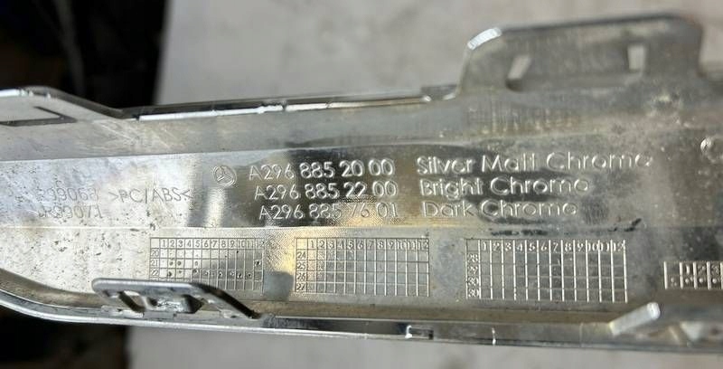 A2968852000 a2968857601 молдинг декоративна бампера перед права mercedes eqs Недорого