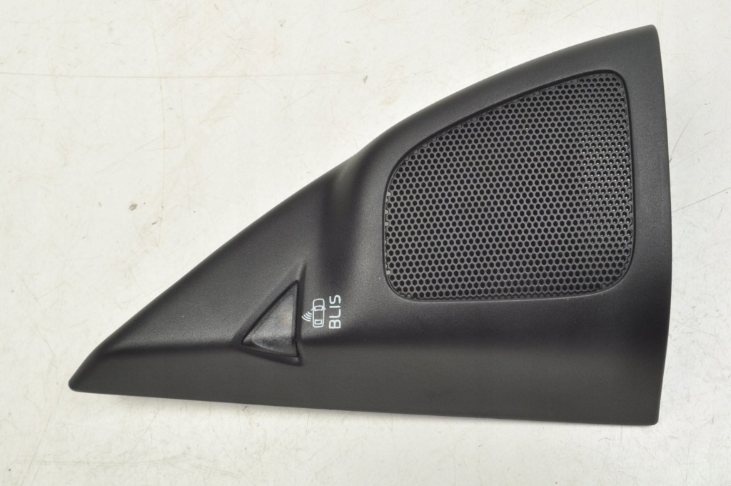 Volvo s60 2 v60 трикутник накладка дзеркало внутрішня рестайлінг  8635795 30781067 Ціна