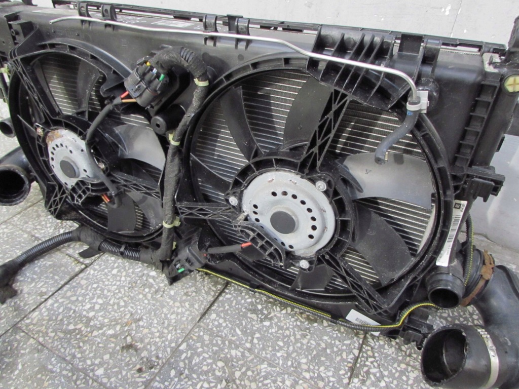 Opel insignia рестайлинг  2.0 cdti 13-17 радиатор интеркулер вентилятор 13241751 Оригинал