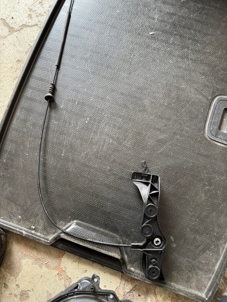 Купити Bmw f20 f30 f36 трос тягa ручка капот 7326365