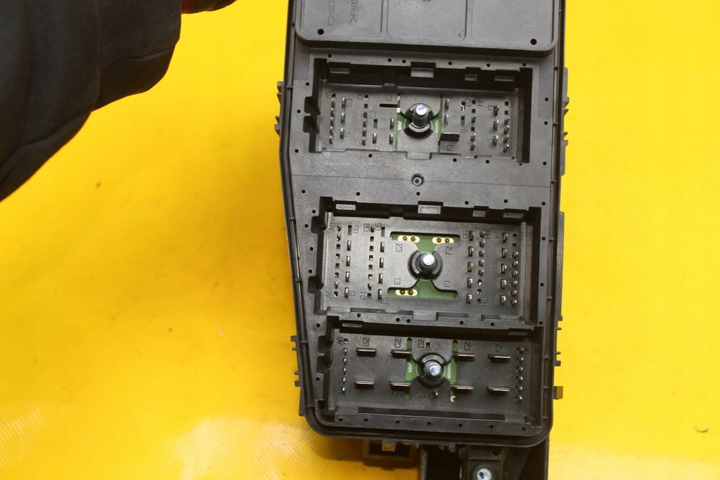 фото №9, Коробка запобіжників kia sedona ii carnival iii