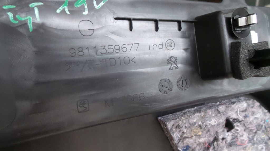 Обивка карка багажника левое  задняя 9811359677 peugeot 5008 2 бок багажник с Разборки