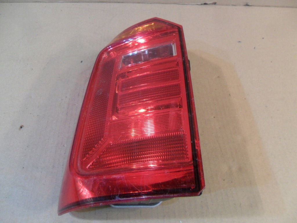 фото №8, Vw caddy iii 2k1.945.096 eu - лампа задня права