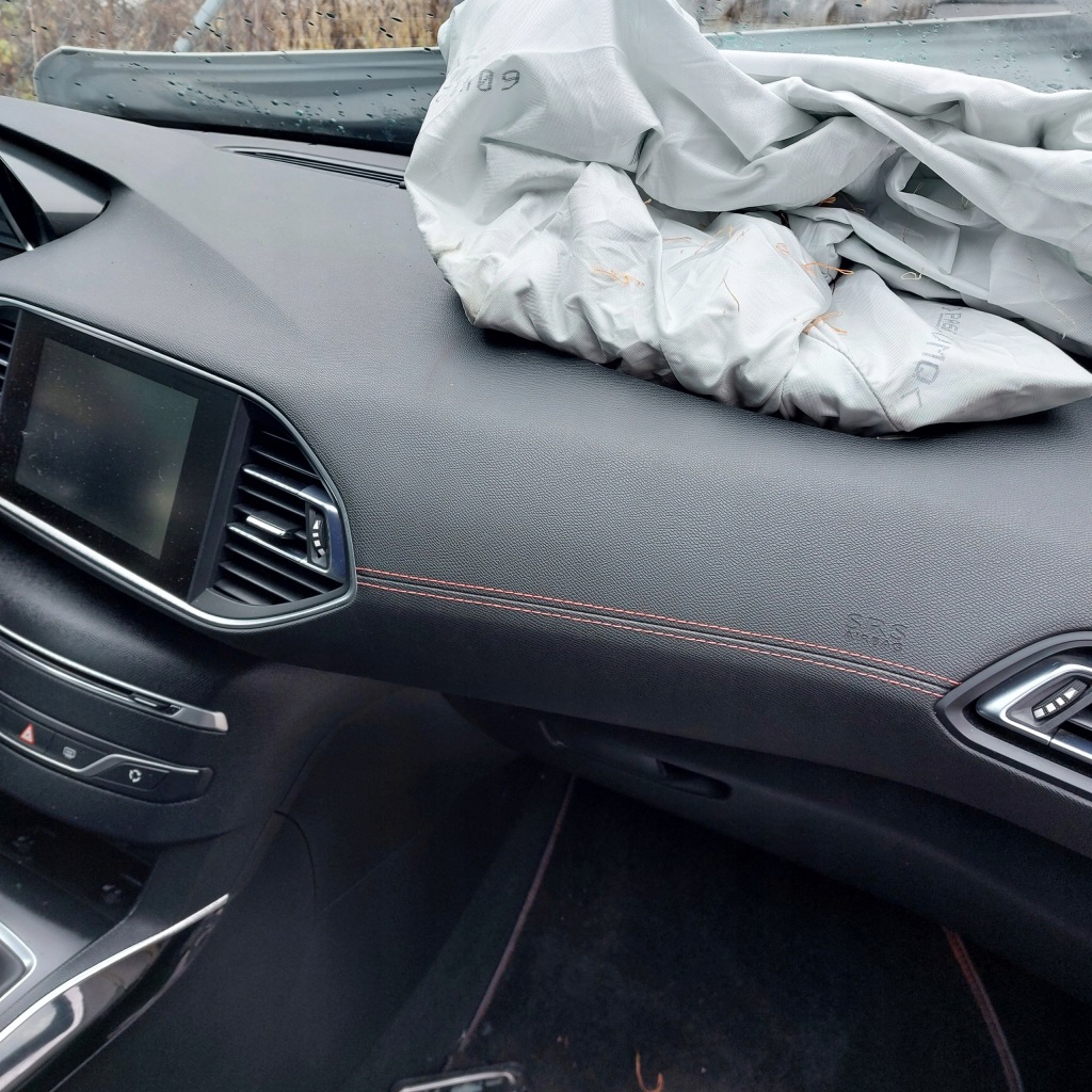 фото №7, Peugeot 308 ii t9 gt приборная панель приборная кожа красные przeszycia