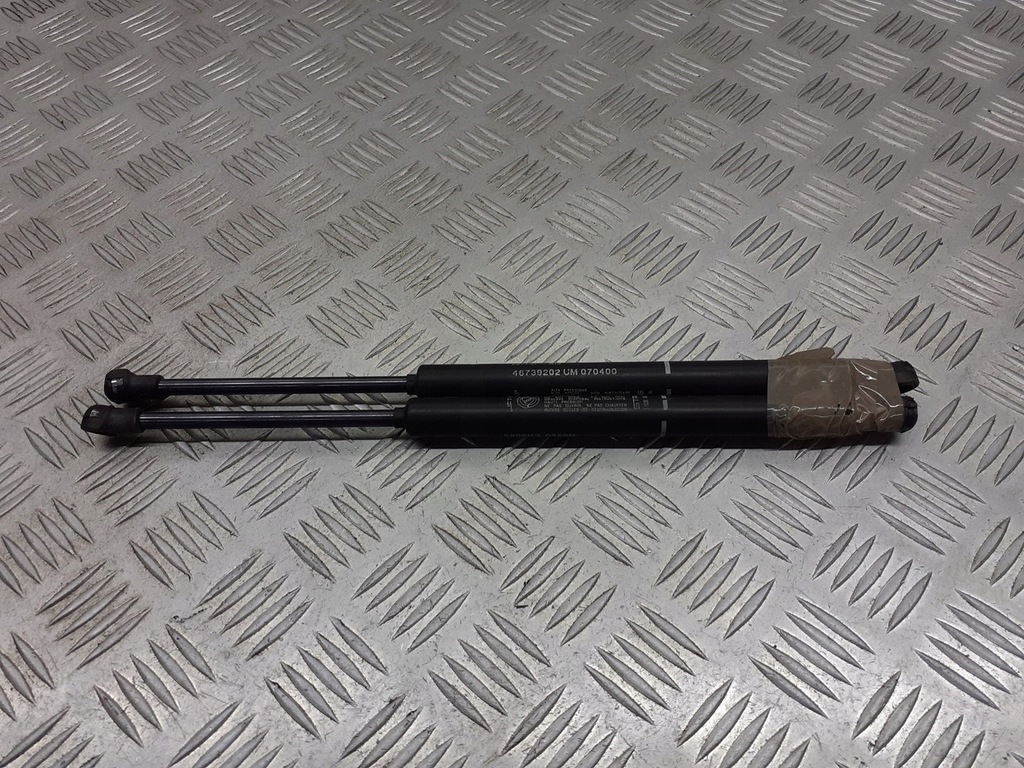 фото №1, Амортизаторы капот перед alfa romeo 147