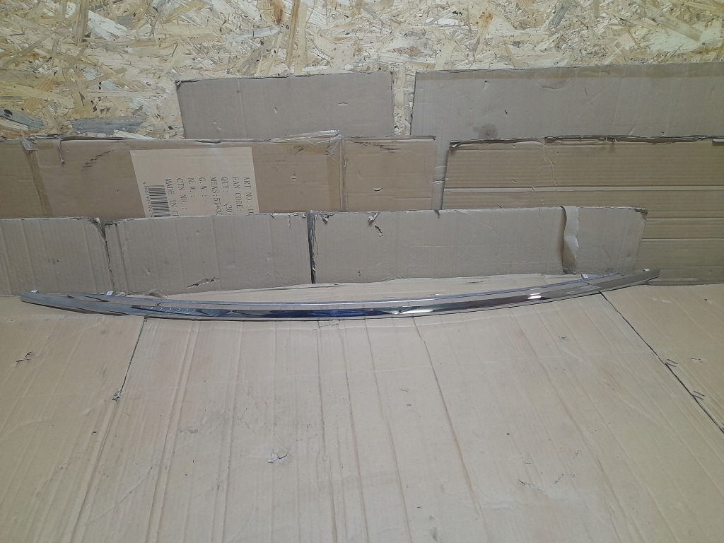 Купити Bmw оригінальний номер 7376778 середня молдинг бампера