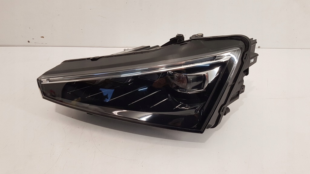 Купити Skoda scala лампа ліва перед передня full led ladna 657941015a