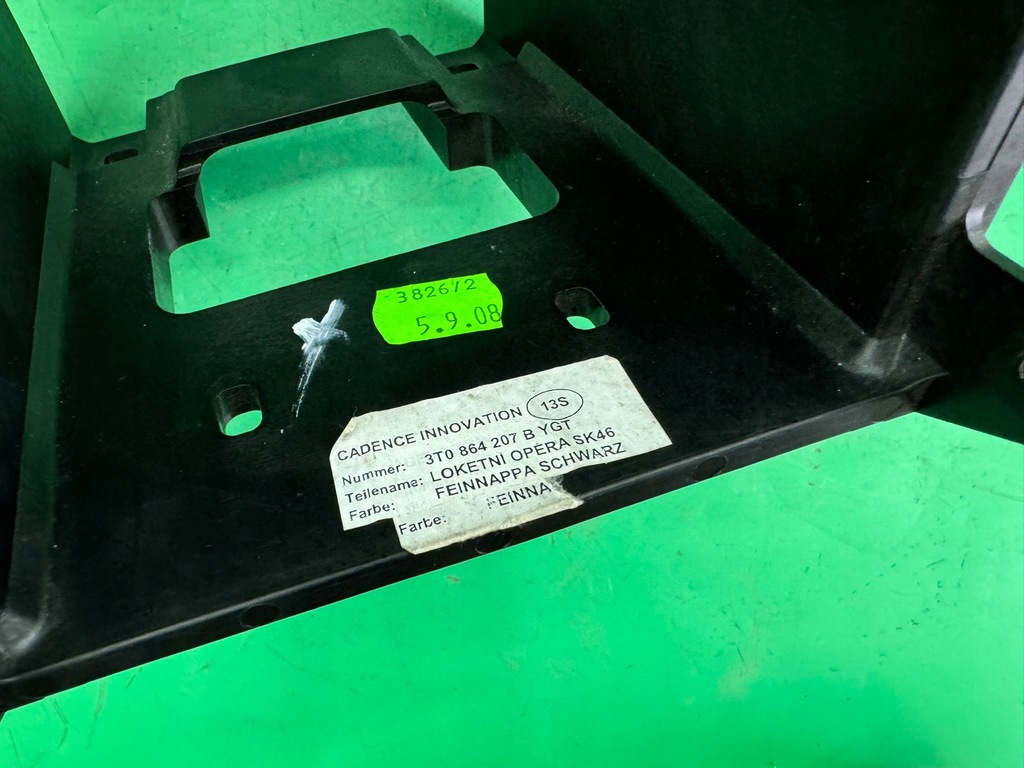 фото №8, Подлокотник средний кожаный кожа 3t0864207b skoda superb ii 2 08-