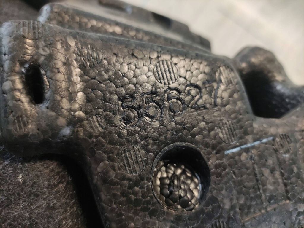 Купить Tesla model 3 обшивка пол водителя левое  перед 110967800a