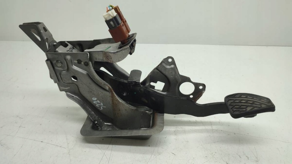 фото №1, Педаль тормоза nissan note e12 2014 1.2 b eu механическая коробка передач