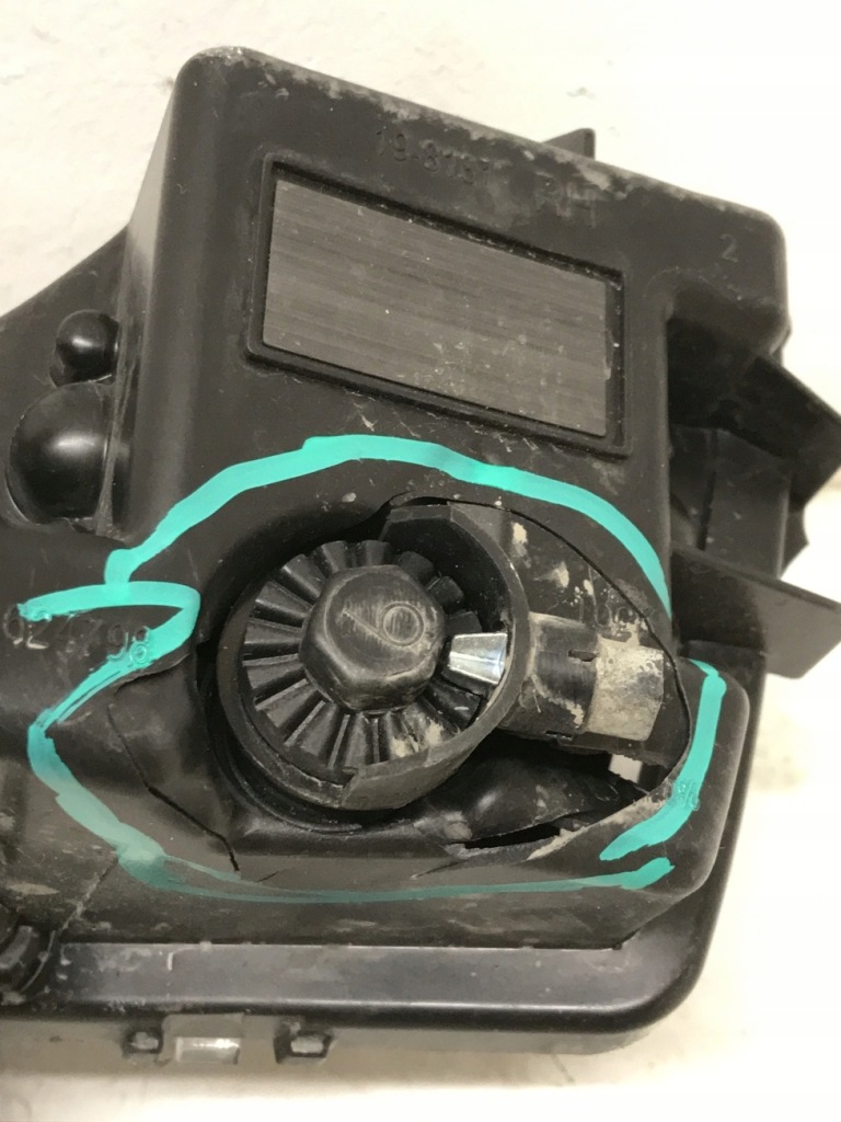 Противотуманная фара правый led drl tesla 3 y 1624798-00-a оригинал Оригинал