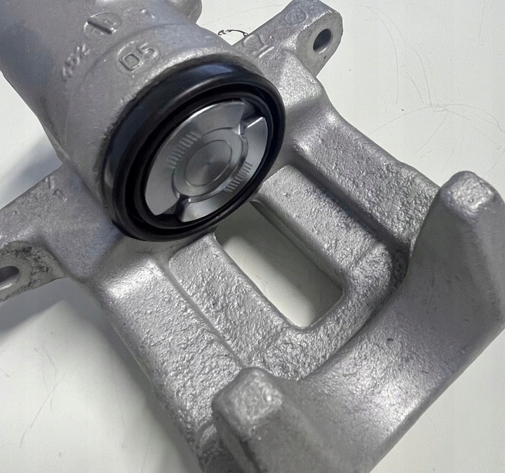 фото №2, Суппорт тормозной land rover range rover evoque перед правый левый оригинал