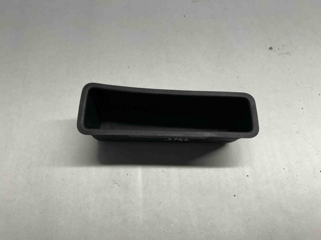 фото №1, Подкладка бардачка dodge charger l0198995ac 5.7l бензиновый 272kw 2013