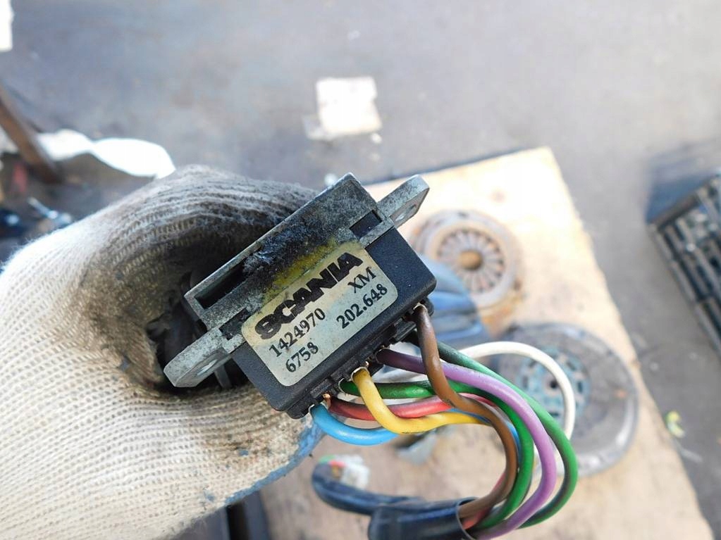 фото №7, Scania p94 260km 2000r переключатель дворник