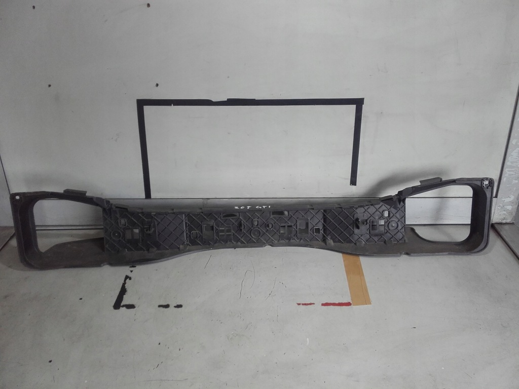 фото №1, Peugeot 208 направляющая кронштейн бампера задняя