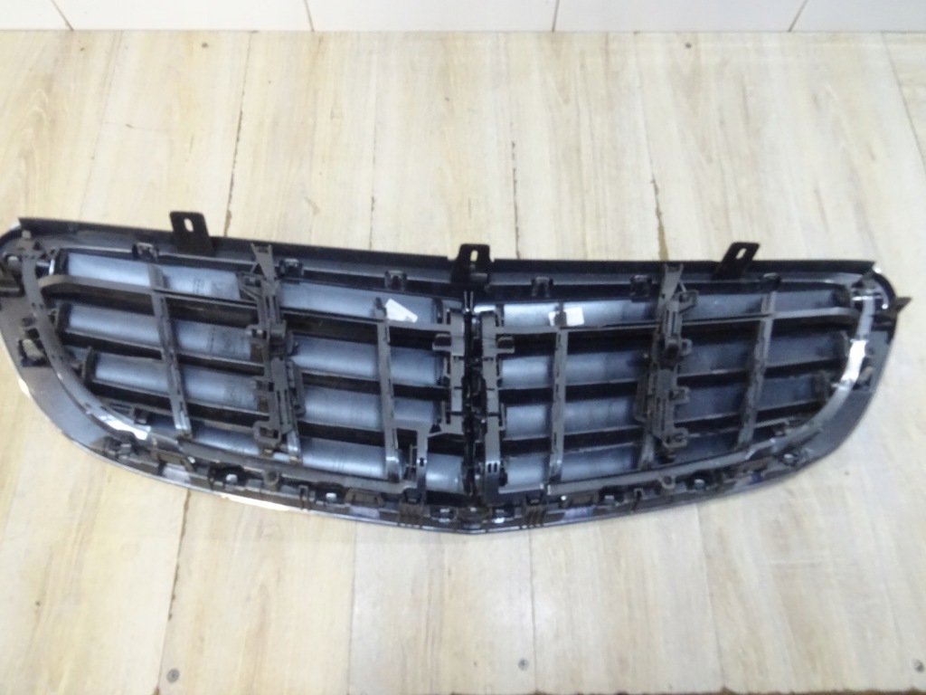 Хром решітка  решітка радіатора mercedes w205 a2058801583 llu Зі Шроту