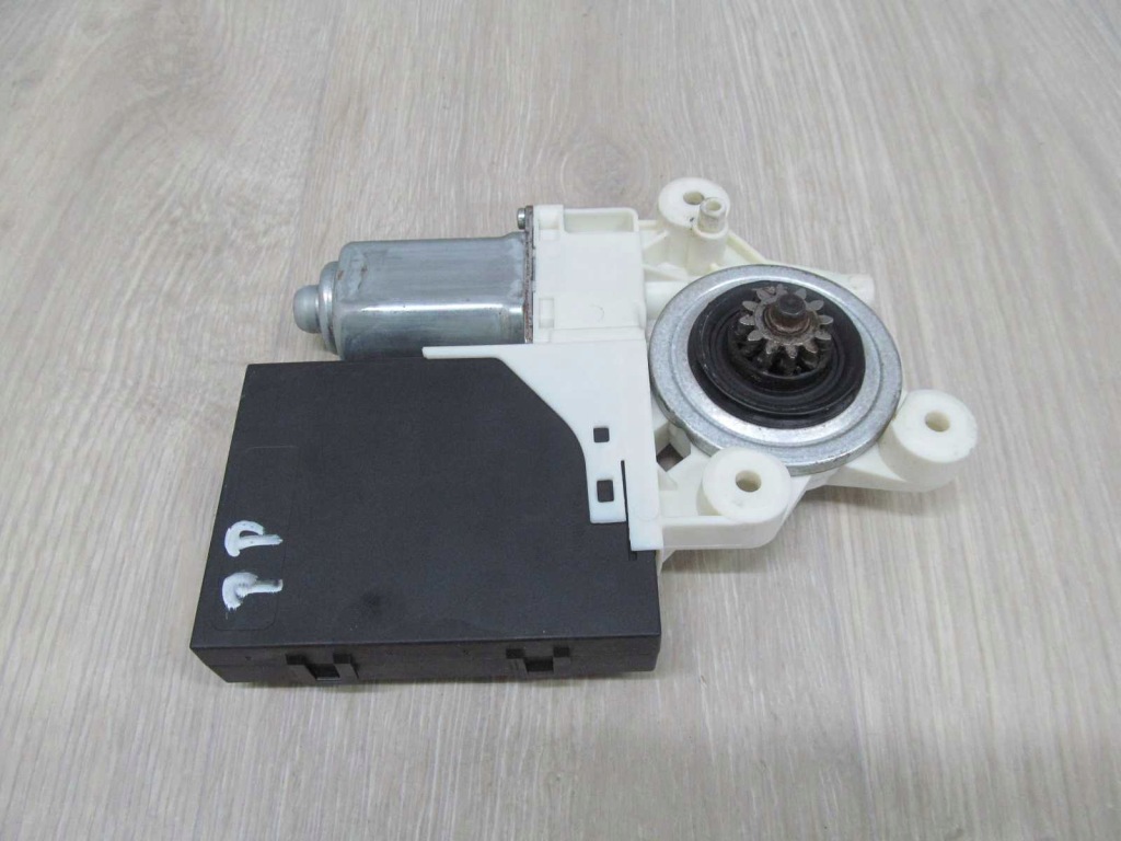 Volvo s40 v50 04-12 моторчик стекло перед правый 30737679 с Разборки