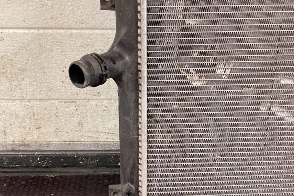 Радіатор води vw golf vi variant aj5 1k0121251ab 1.6l дизель 2011 Недорого