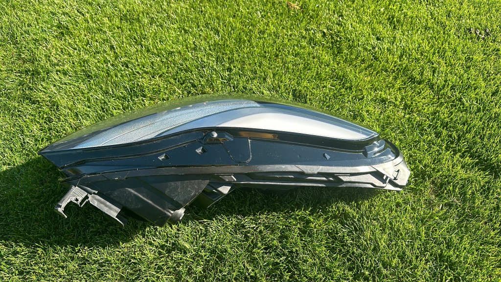 Tesla 3 рестайлінг  y 21- фара передня правий full led Оригінал