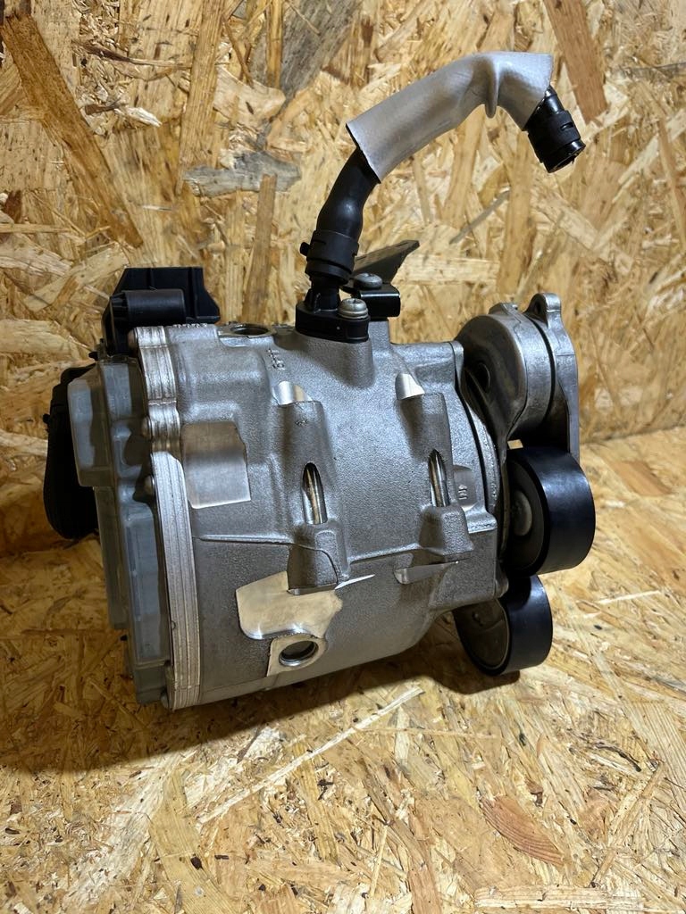 Комплектный  генератор audi q7 q8 3.0 tdi 22r 29 km 4n0903028q оригинал ideał Доставка