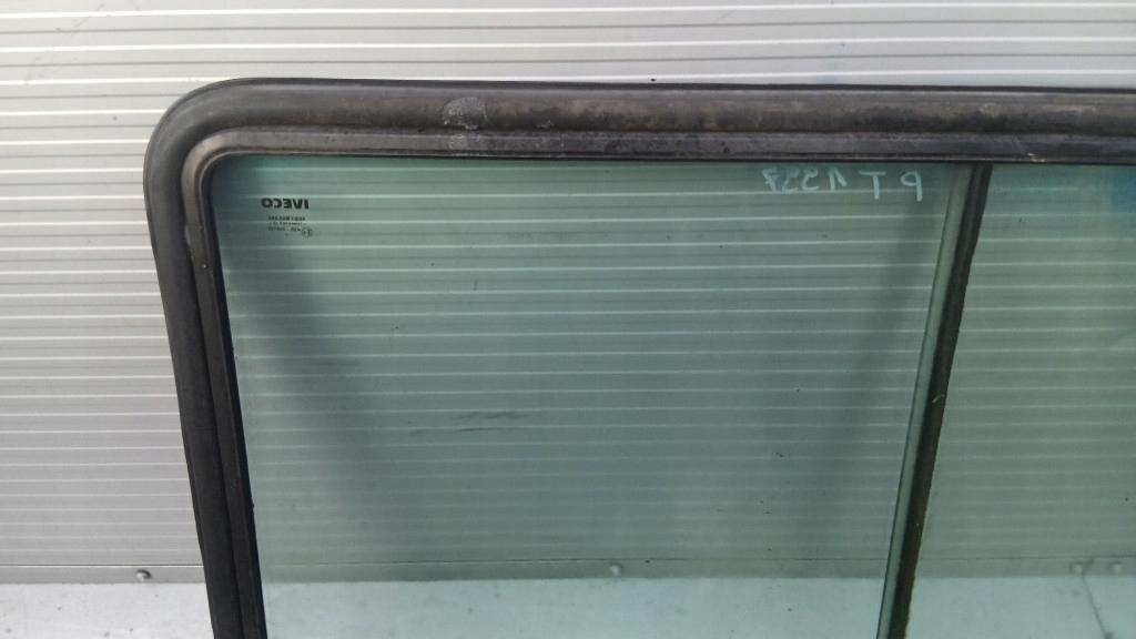 Стекло кузовная правый  iveco daily 2.3d 06r Киев