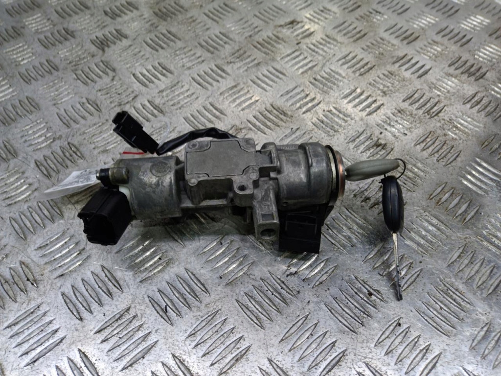 фото №1, Toyota avensis t25 замок зажигания /ключи 89783-05010