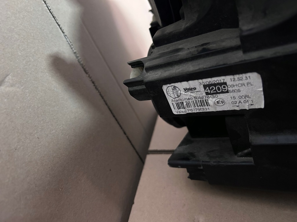 фото №13, Alfa romeo mito левая правая комплект лампы лампа 505278130 тёмные