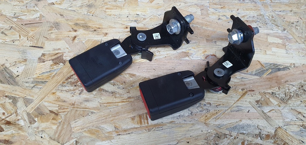 фото №1, Genesis coupe клипса защёлки пряжка поперечина задняя