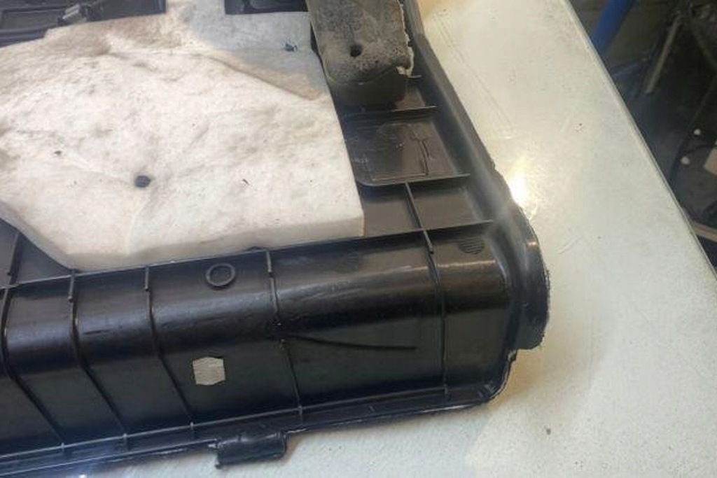 фото №12, Защита замка крышки bmw 5 f10 9168495 2.0l дизель 135kw 2014