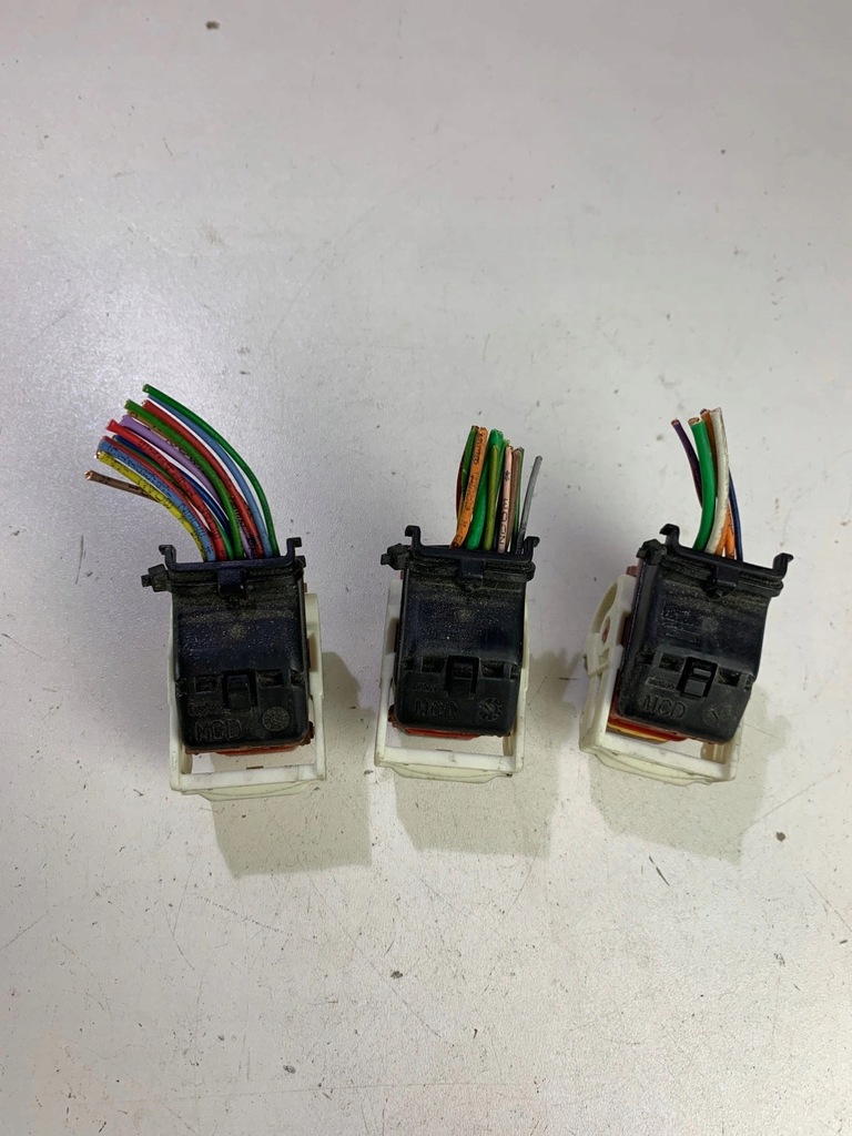 фото №5, Разъёмы штекер колодка коробка предохранителей bsm r02 citroen c5 iii x7