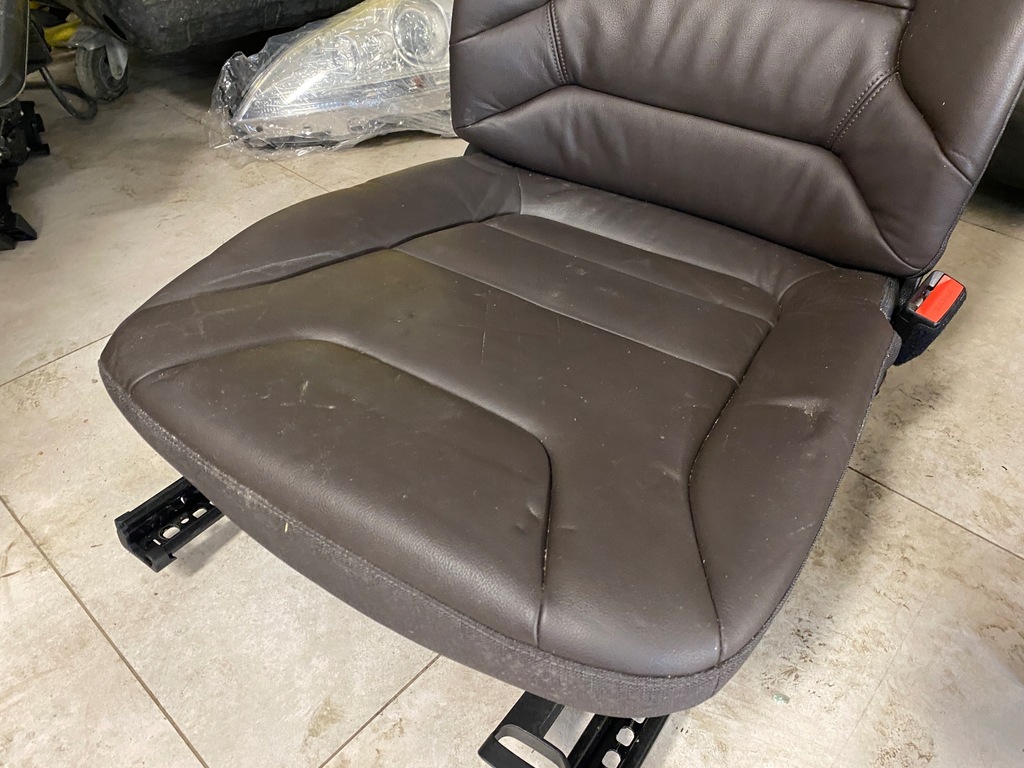 фото №7, Bmw i3 сиденья заднее сиденье подлокотник кожа коричневая