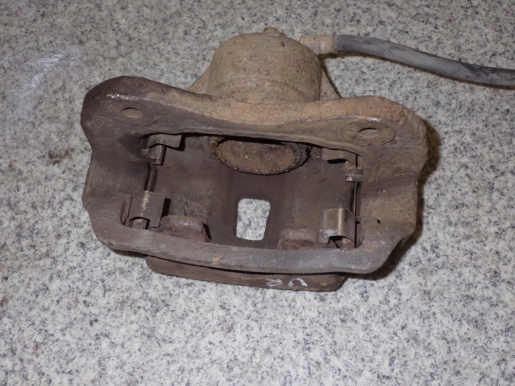 фото №4, Hyundai tucson sportage 04 - crdi суппорт передний r